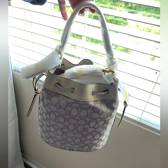 Coach Field Bucket Bag Ivory/Stone - Picture 5 of 14
